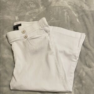 89th & Madison White Capris Classic Style